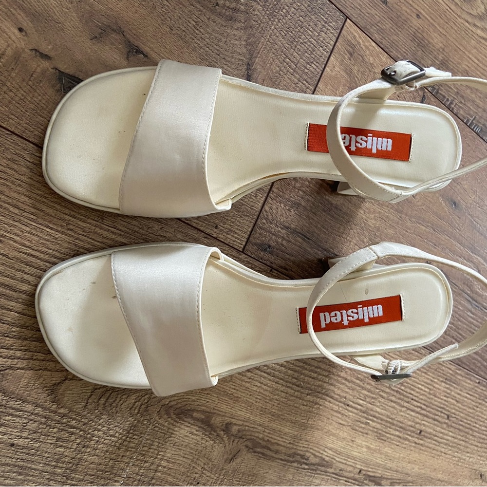 Unlisted Kenneth Cole White Sandals - Picture 2 of 8